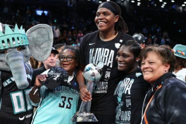 New York Liberty players celebrating on the court